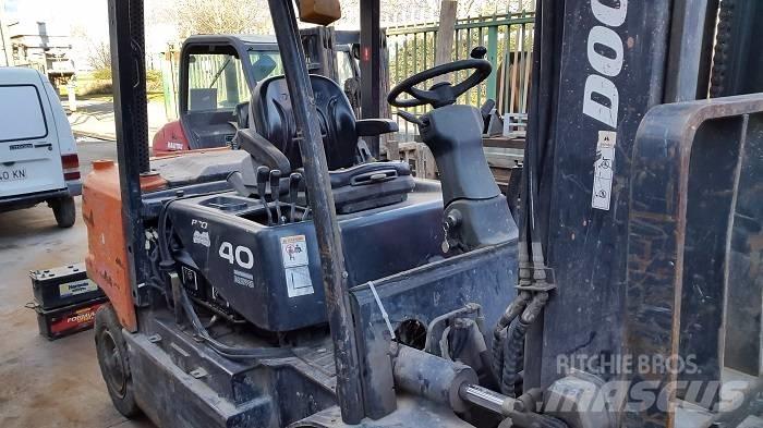 Doosan D40 SC-5 Tehnika ar dīzeļa dzinēju