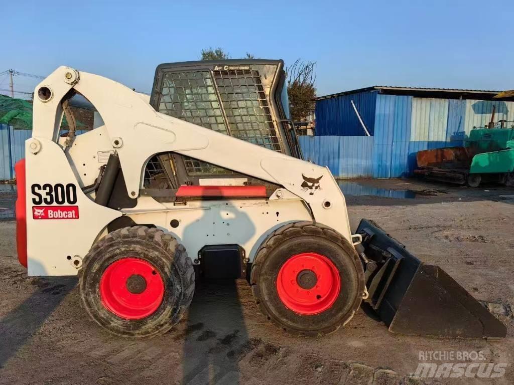 Bobcat S 300 Lietoti riteņu kompaktiekrāvēji