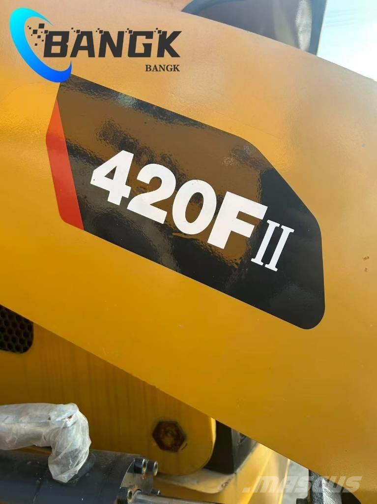 Catvik ERILLAR-420II Ekskavatori uz riteņiem