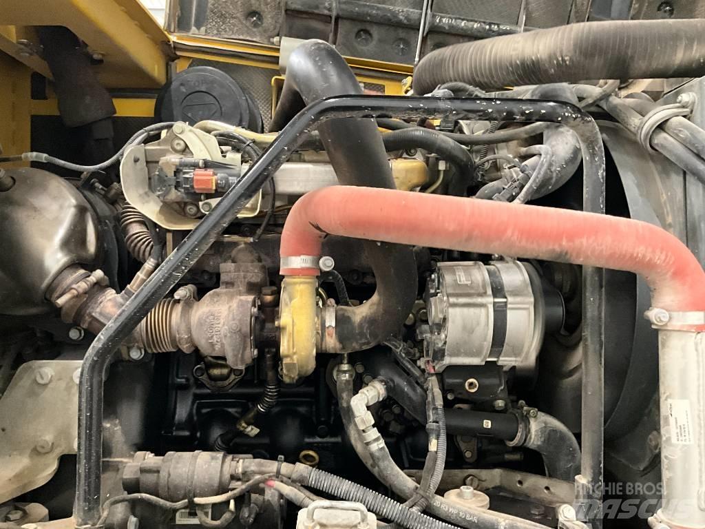 Neuson EW 100 Ekskavatori uz riteņiem