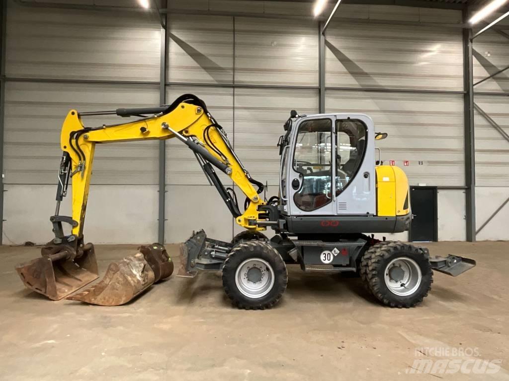 Neuson EW 100 Ekskavatori uz riteņiem