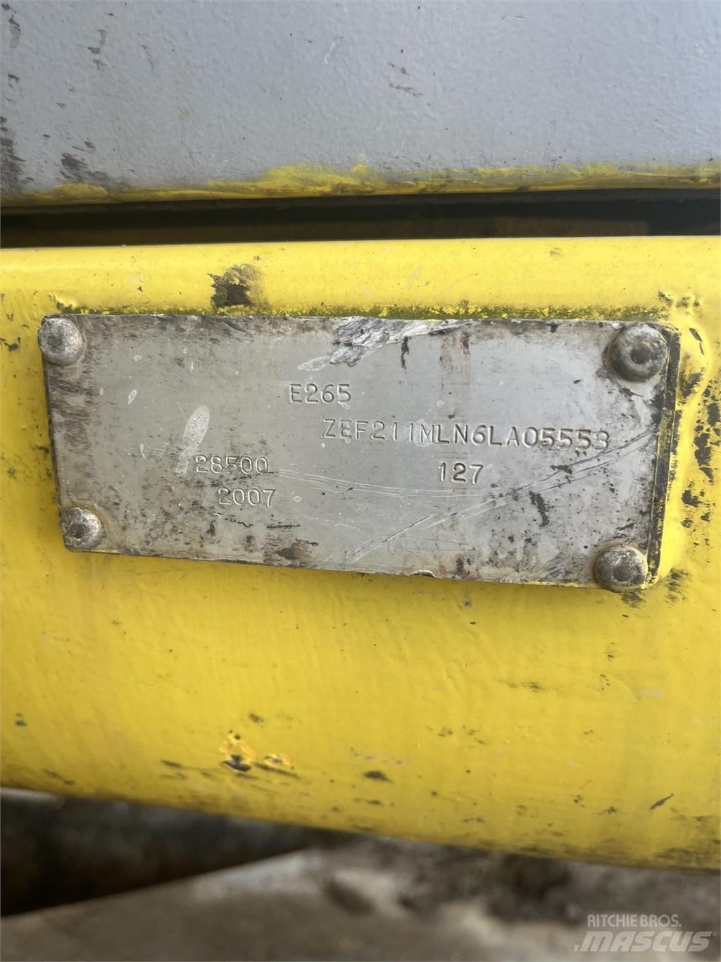 New Holland E 265 B Kāpurķēžu ekskavatori