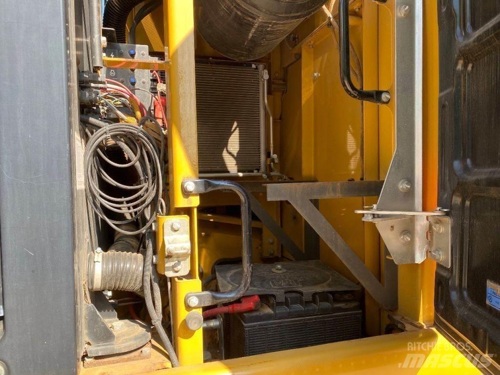 CAT 324E Kāpurķēžu ekskavatori