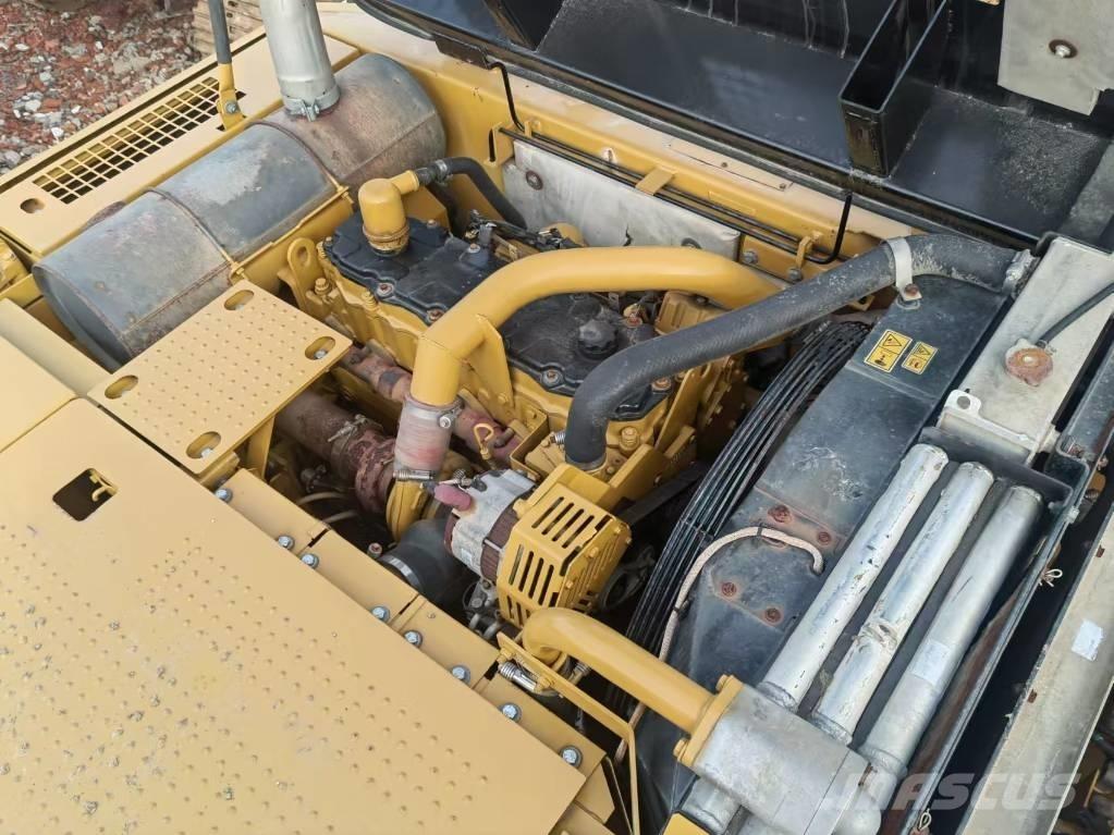 CAT 325 D2 Kāpurķēžu ekskavatori