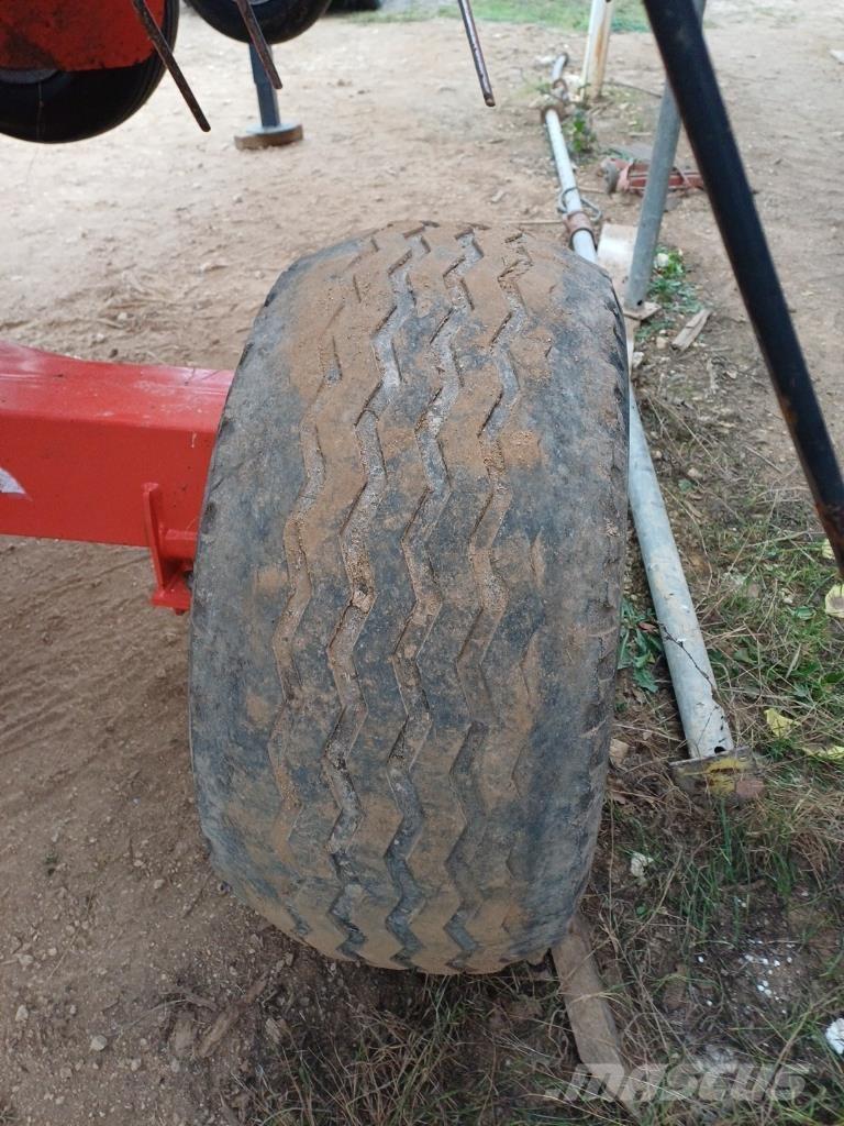 Kuhn GF 13012 Grābekļi un siena ārdītāji