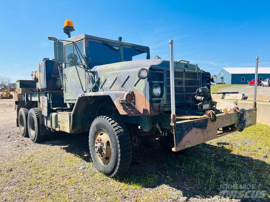 AM General M936 Evakuators ar manipulatoru