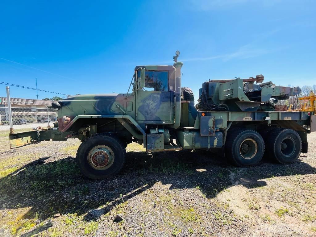 AM General M936 Evakuators ar manipulatoru