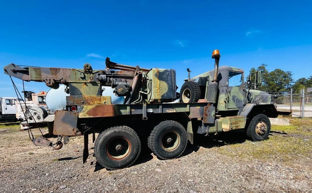 AM General M936 Evakuators ar manipulatoru