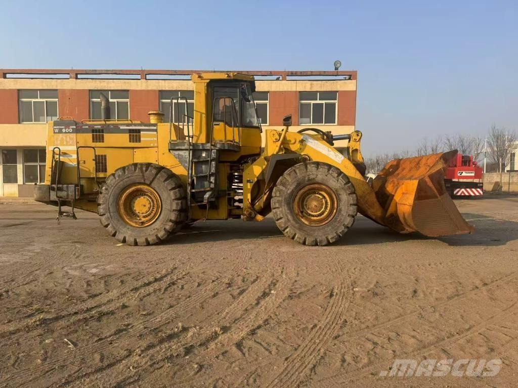 Komatsu WA 600-3 Iekrāvēji uz riteņiem