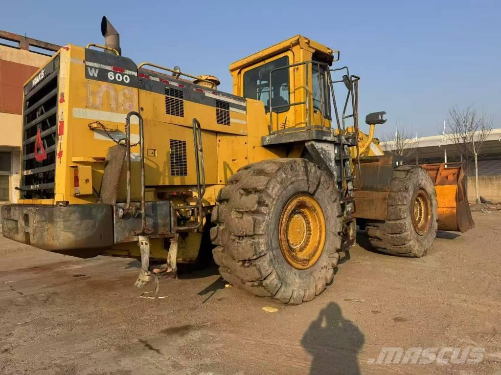 Komatsu WA 600-3 Iekrāvēji uz riteņiem