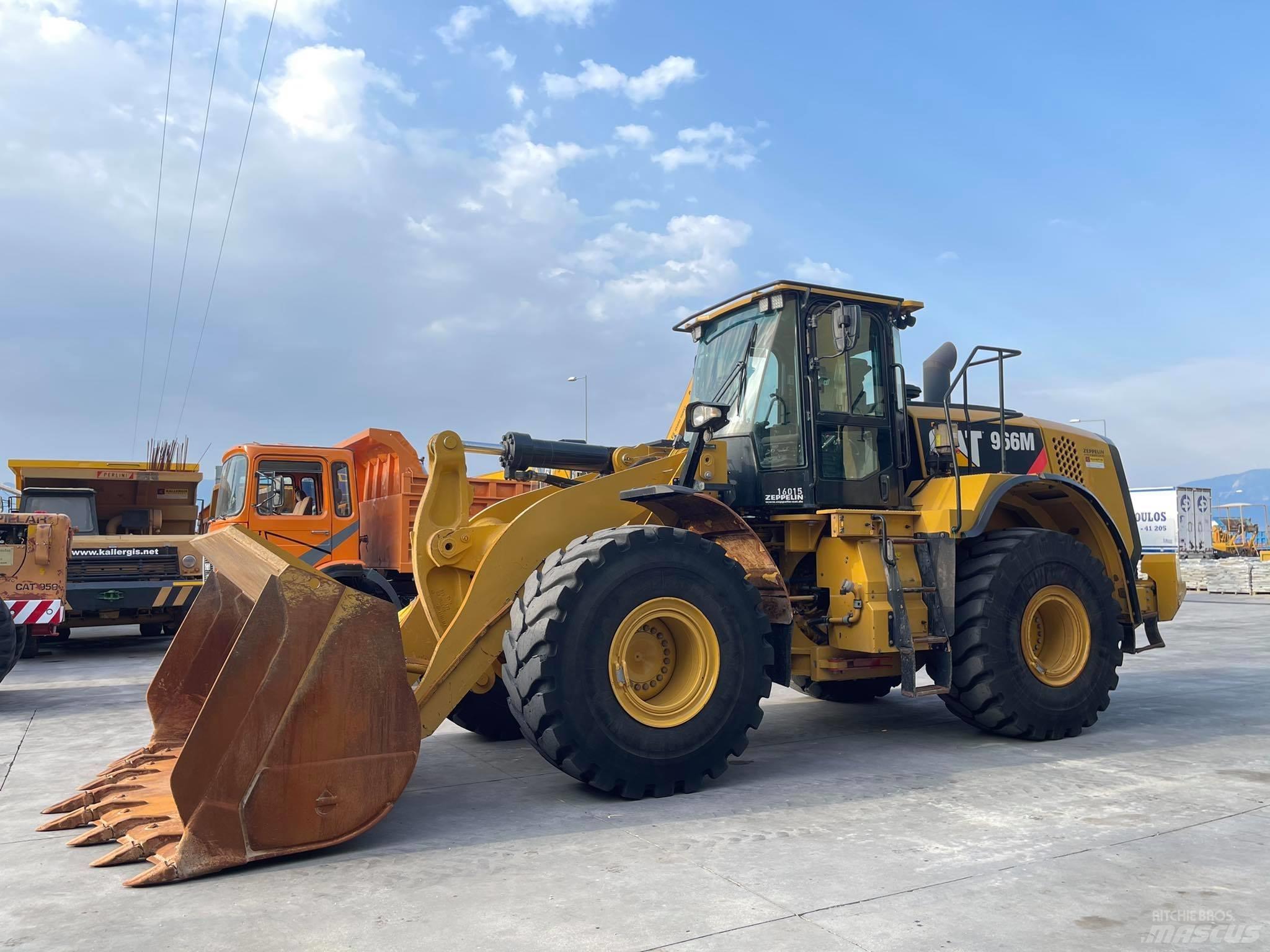 CAT 966M Iekrāvēji uz riteņiem