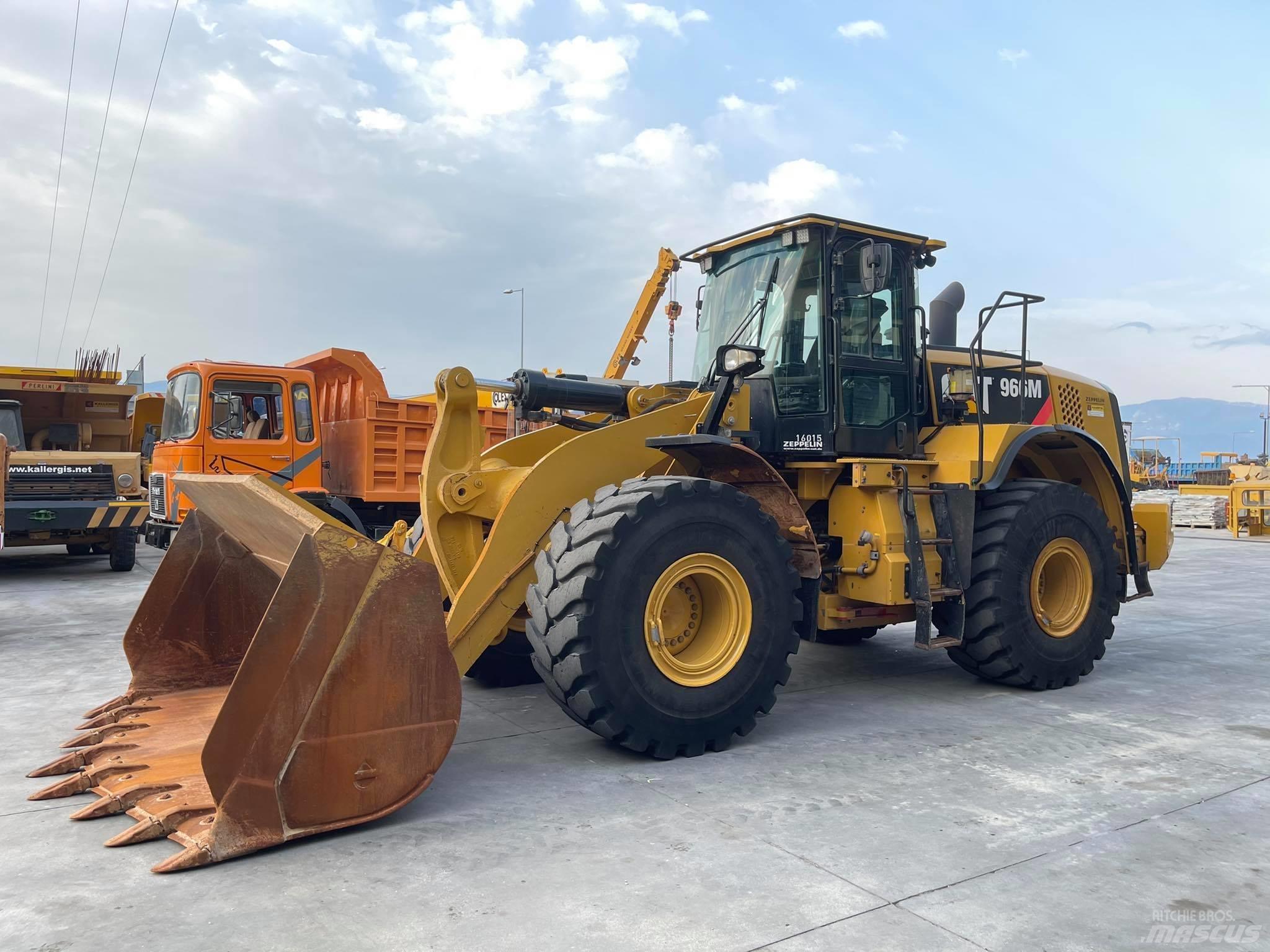 CAT 966M Iekrāvēji uz riteņiem