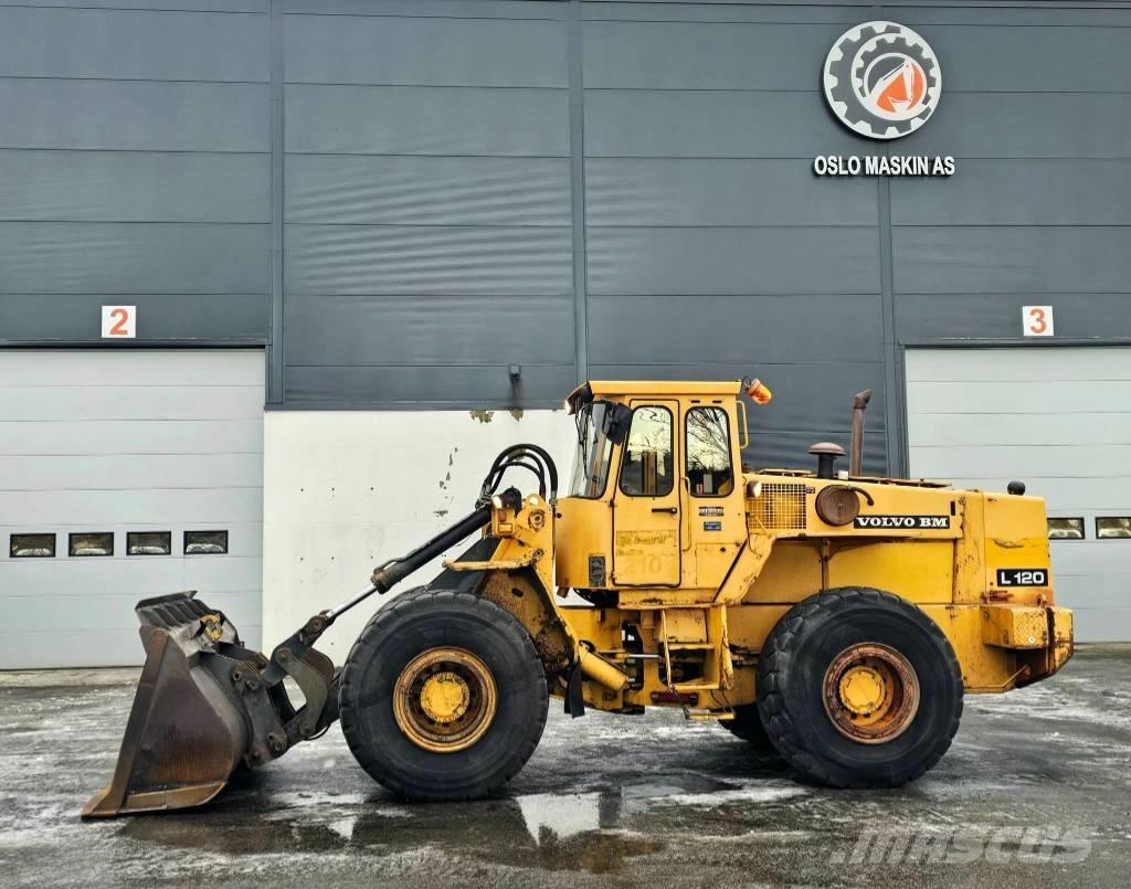 Volvo L 120 Iekrāvēji uz riteņiem