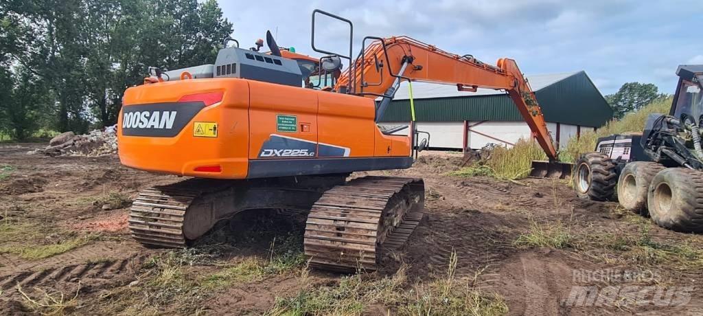Doosan DX 225 LC-5 Kāpurķēžu ekskavatori