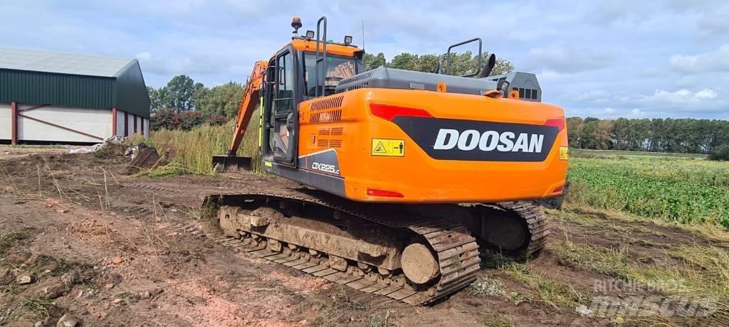 Doosan DX 225 LC-5 Kāpurķēžu ekskavatori