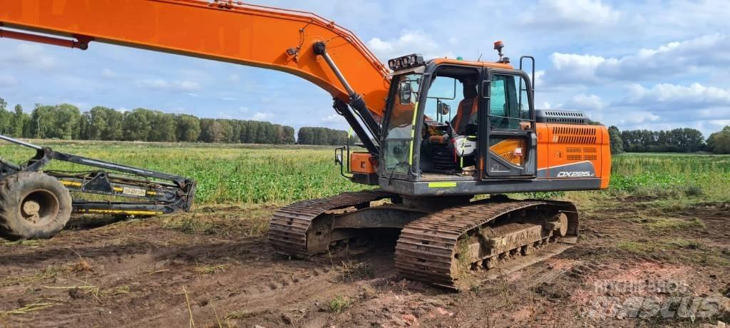 Doosan DX 225 LC-5 Kāpurķēžu ekskavatori