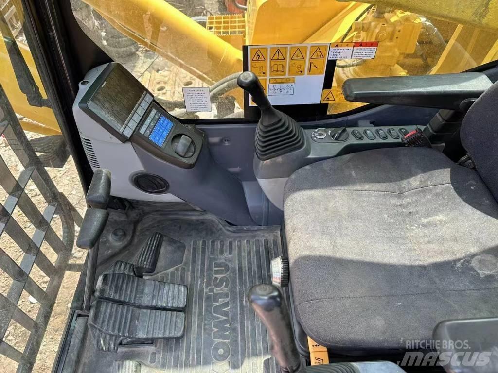 Komatsu PC 850-8 Amfībijas tipa ekskavatori