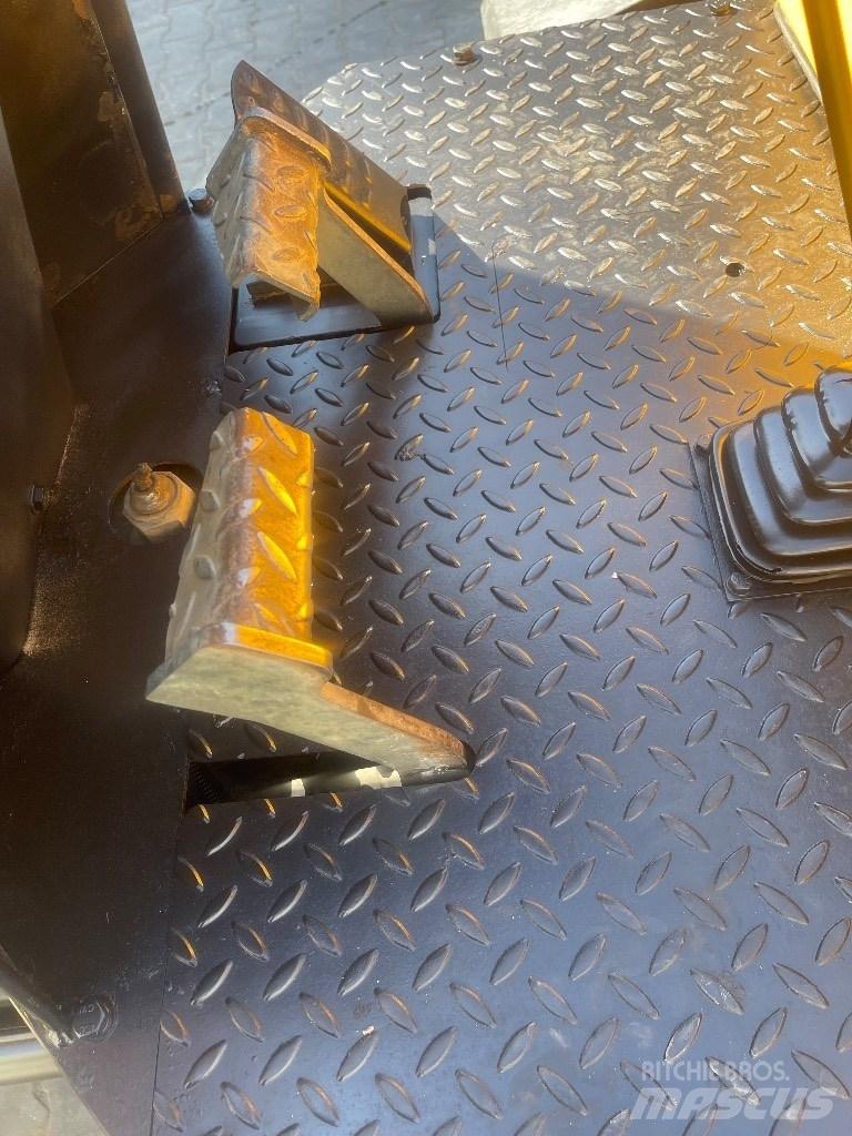 JCB TA 3 S Artikulētie pašizgāzēji