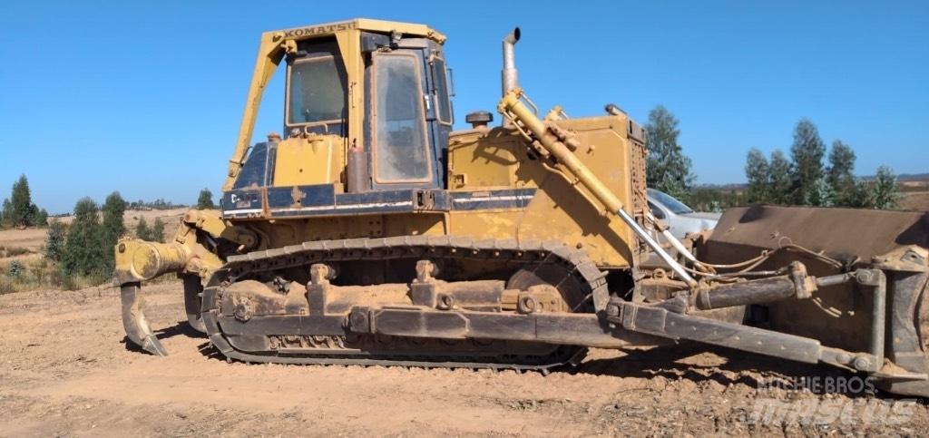 Komatsu D 85 E-21 Kāpurķēžu buldozeri
