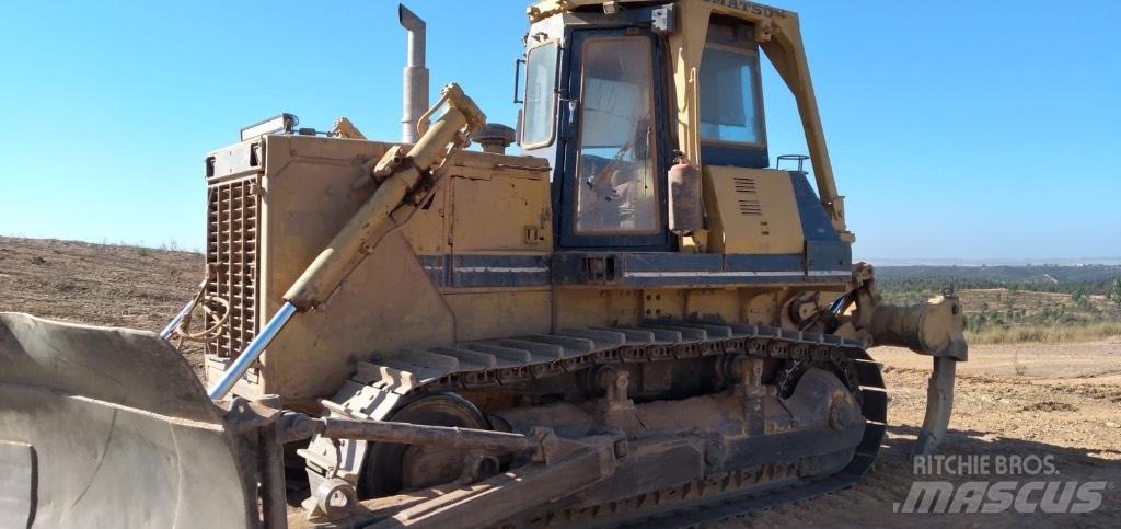 Komatsu D 85 E-21 Kāpurķēžu buldozeri