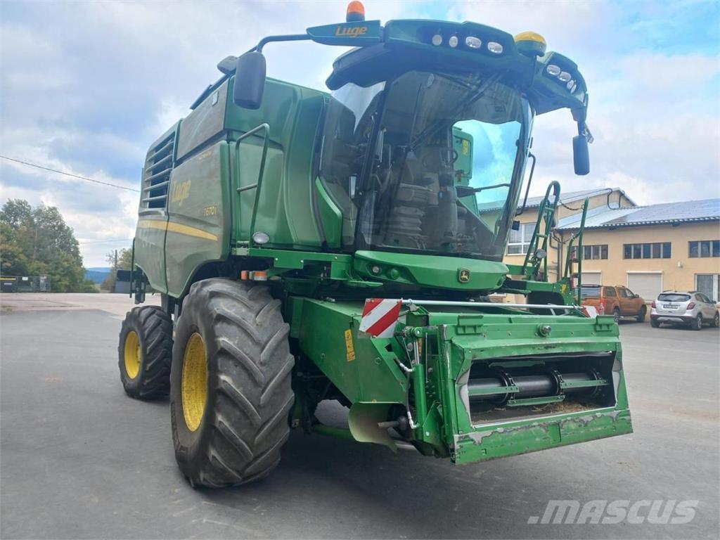 John Deere T670 HM Ražas novākšanas kombaini