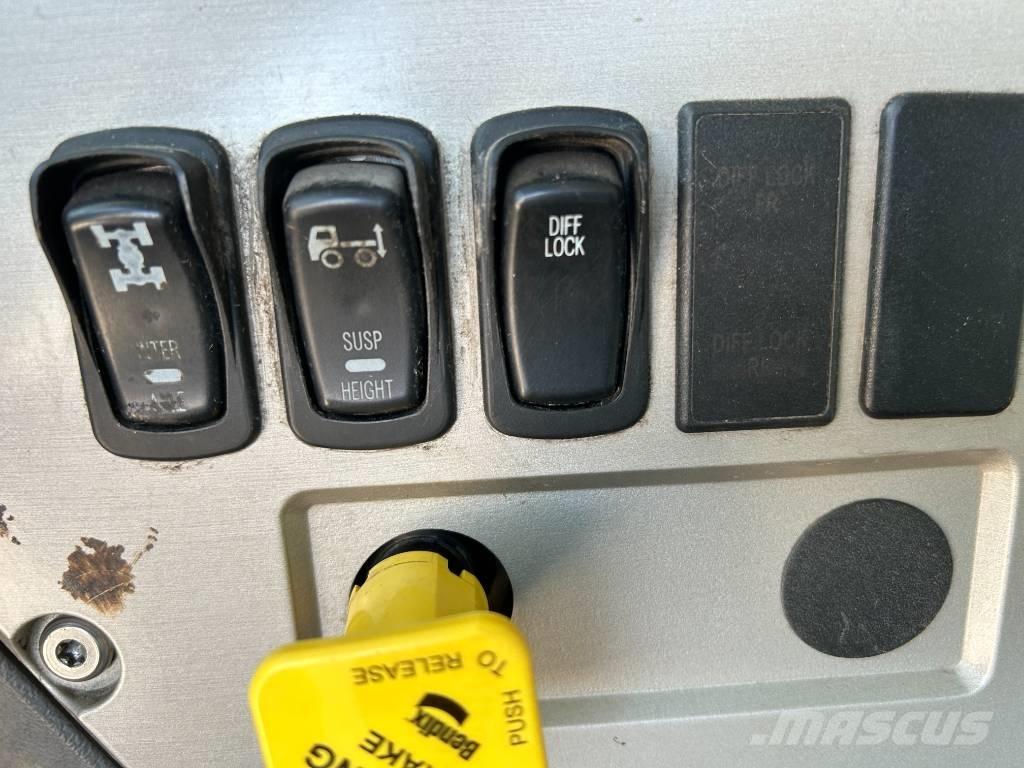 Mack GU813 Pašizgāzējs