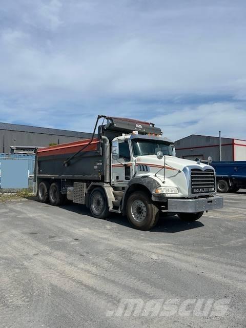 Mack GU813 Pašizgāzējs