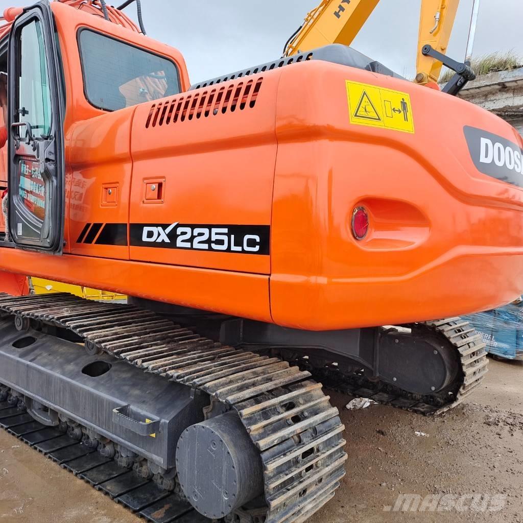 Doosan DX 225 LC Kāpurķēžu ekskavatori