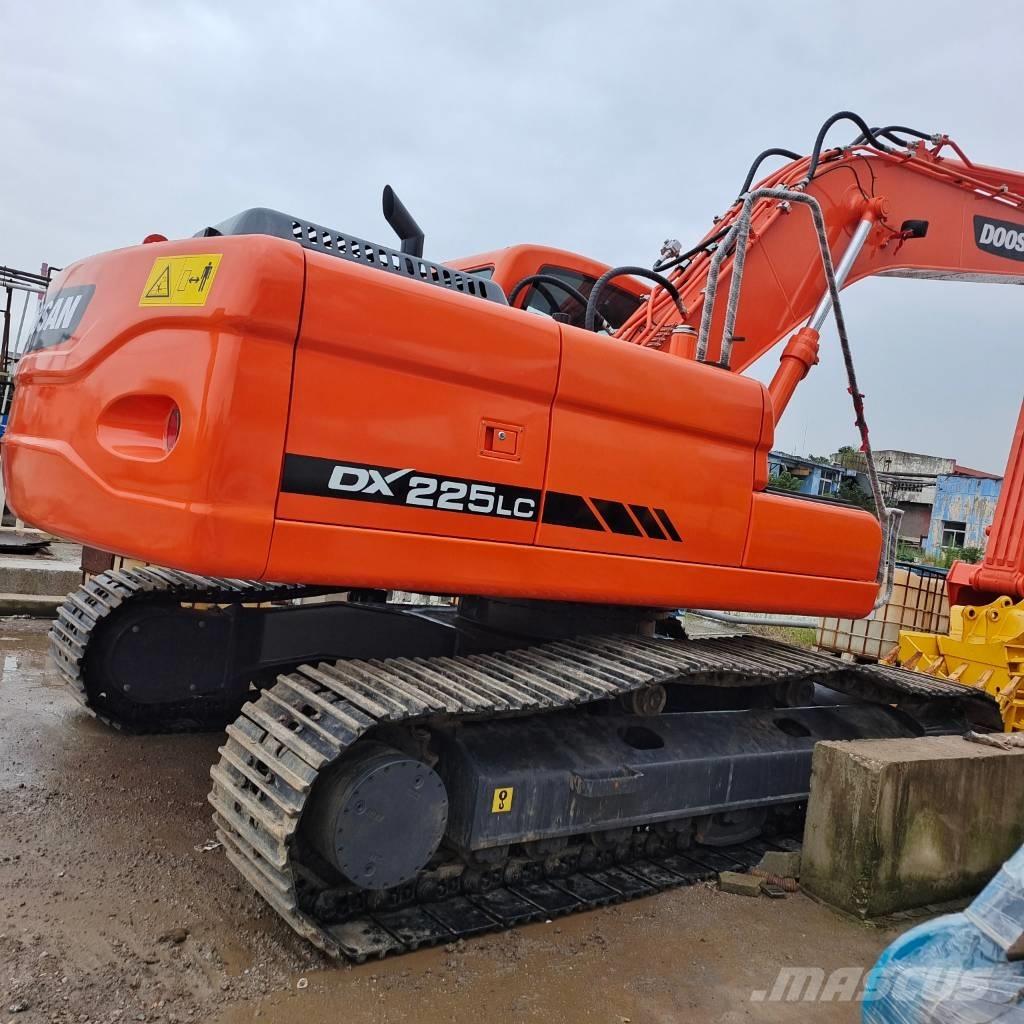 Doosan DX 225 LC Kāpurķēžu ekskavatori