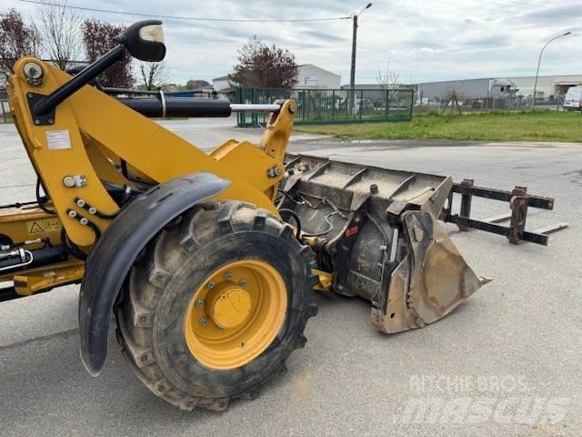 CAT 908 M Iekrāvēji uz riteņiem