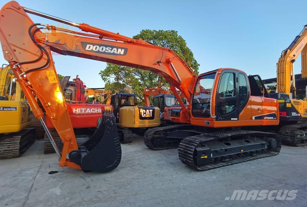 Doosan DX 225 LC Kāpurķēžu ekskavatori