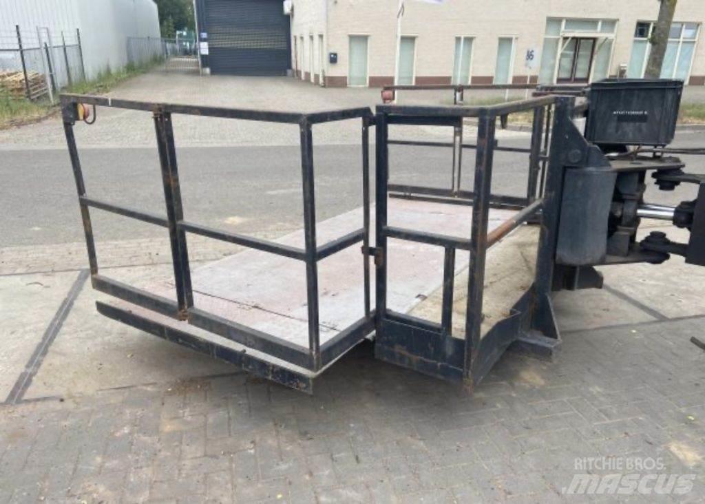 Manitou MRT2540 Teleskopiskie manipulatori