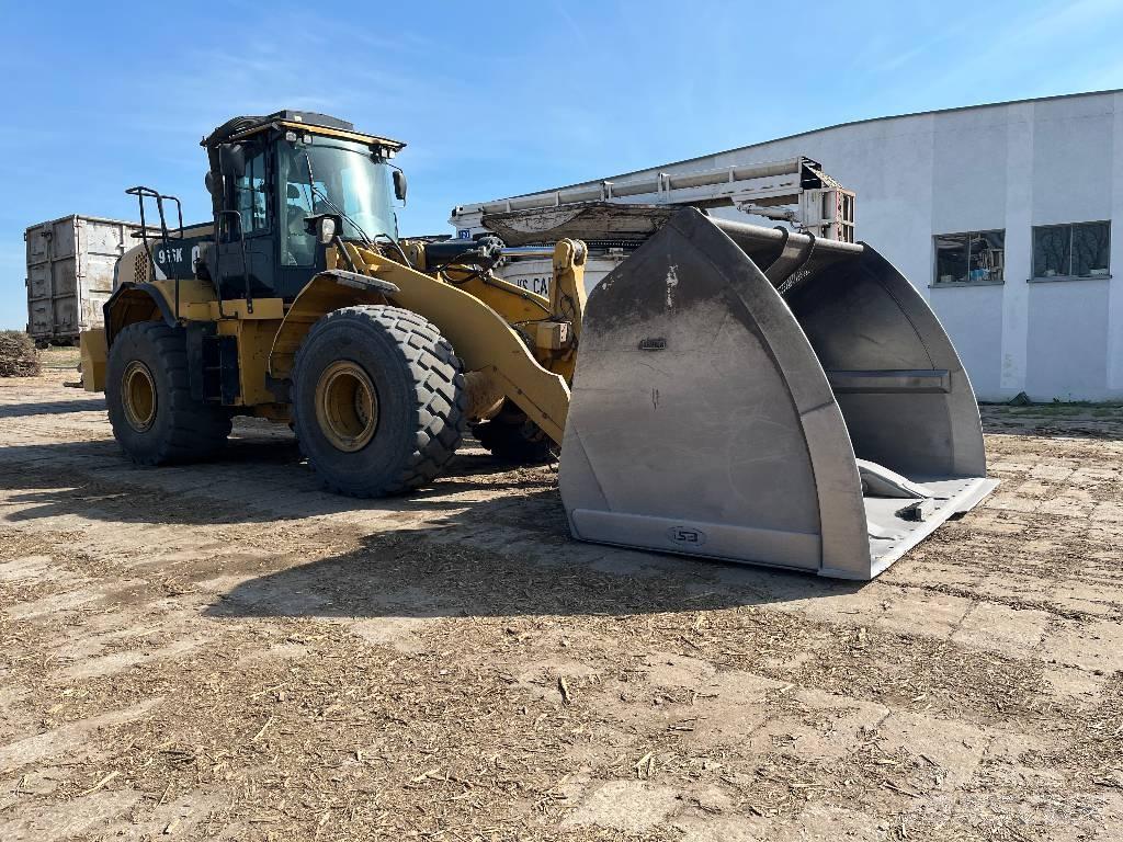 CAT 966K Iekrāvēji uz riteņiem