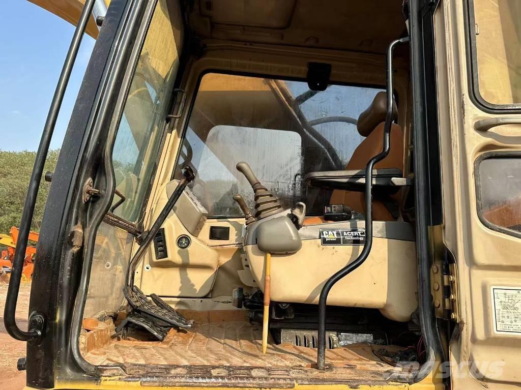 CAT 330 B Kāpurķēžu ekskavatori