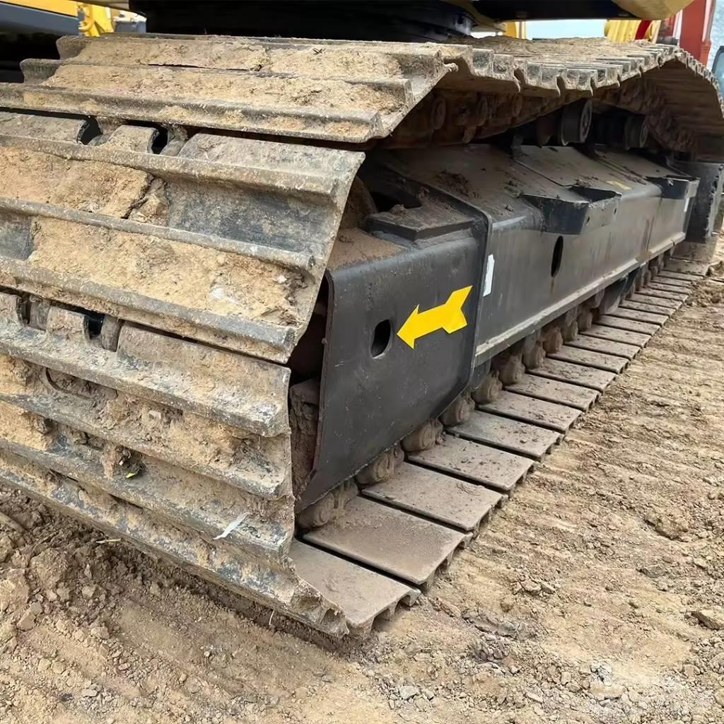 Komatsu PC 220 Kāpurķēžu ekskavatori