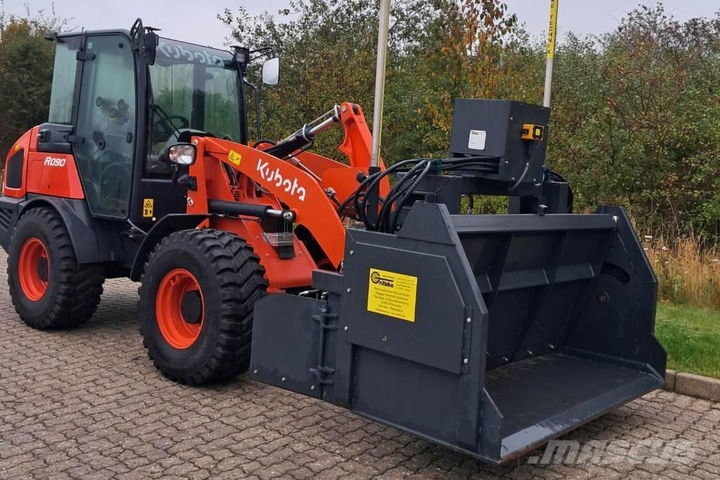 Kubota R 090 Iekrāvēji uz riteņiem