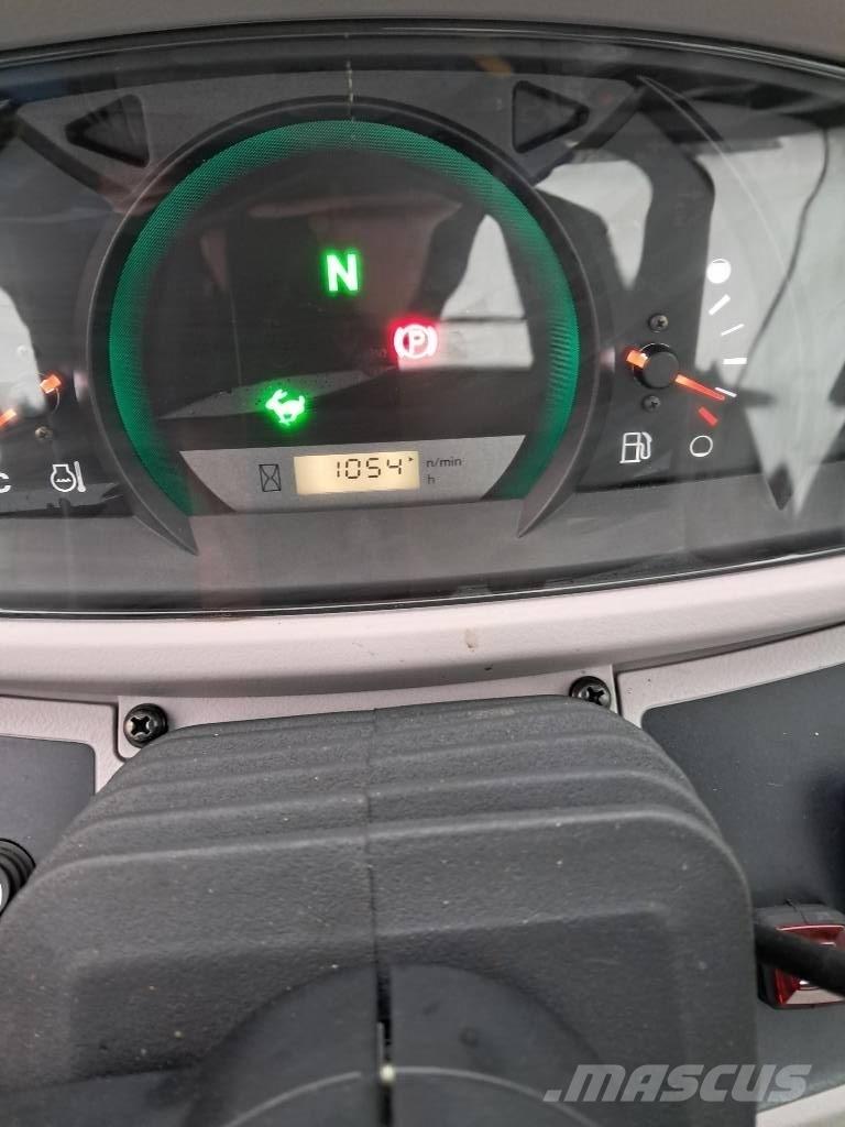 Kubota R 090 Iekrāvēji uz riteņiem