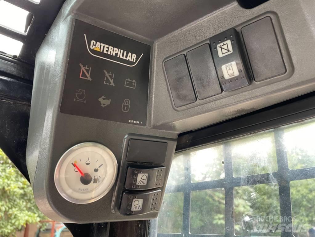 CAT 226B Lietoti riteņu kompaktiekrāvēji