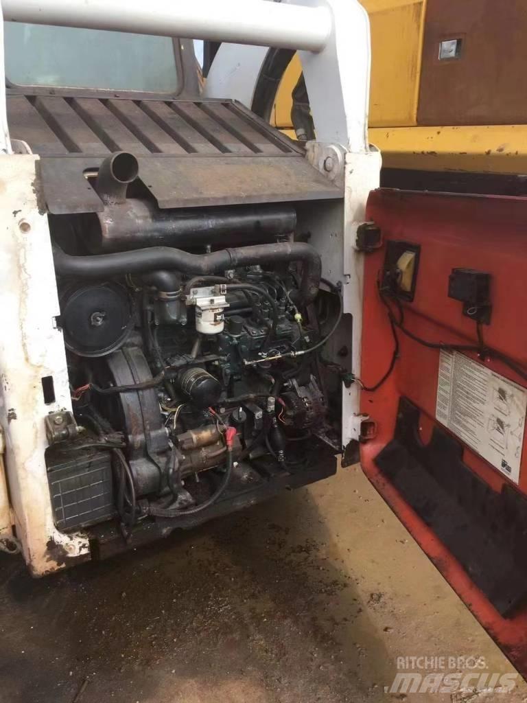 Bobcat S 300 Lietoti riteņu kompaktiekrāvēji