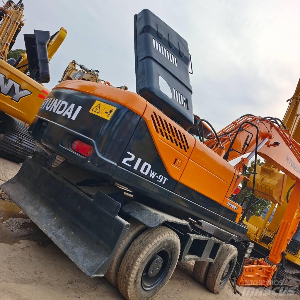 Hyundai 210W-9 Ekskavatori uz riteņiem