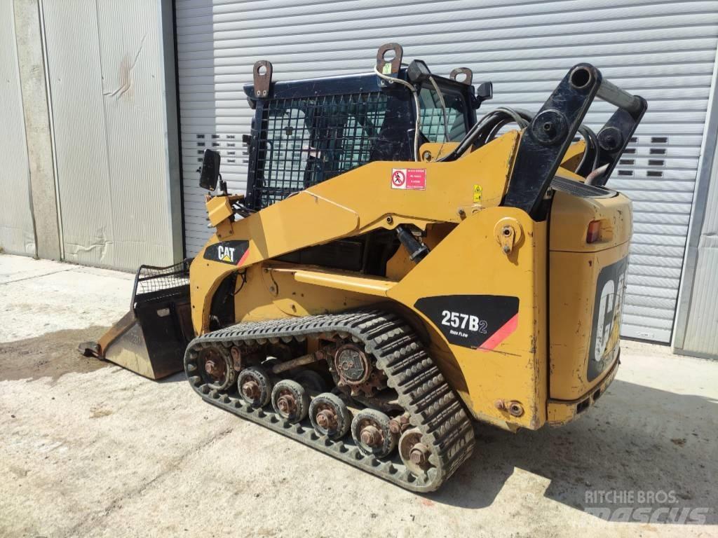 CAT 257 B 2 Kāpurķēžu iekrāvēji