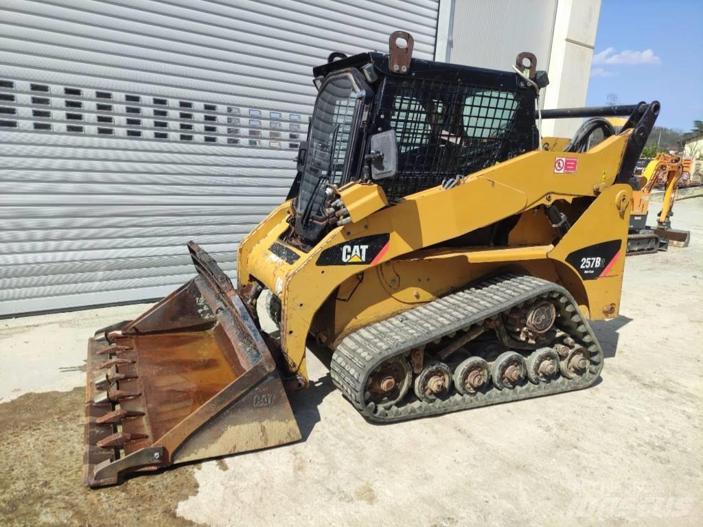 CAT 257 B 2 Kāpurķēžu iekrāvēji