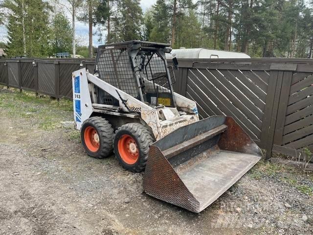 Bobcat 743 Lietoti riteņu kompaktiekrāvēji
