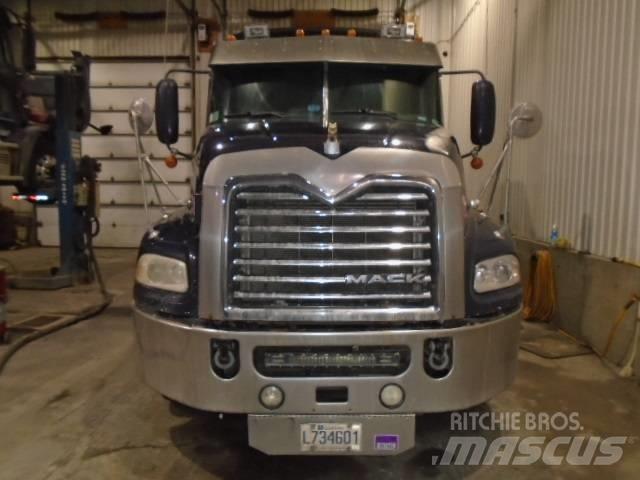 Mack CXU 613 Vilcēji
