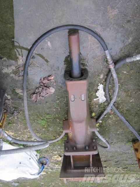 Atlas Copco SB 702 Āmuri/Drupinātāji