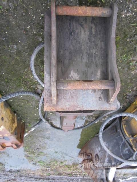 Atlas Copco SB 702 Āmuri/Drupinātāji