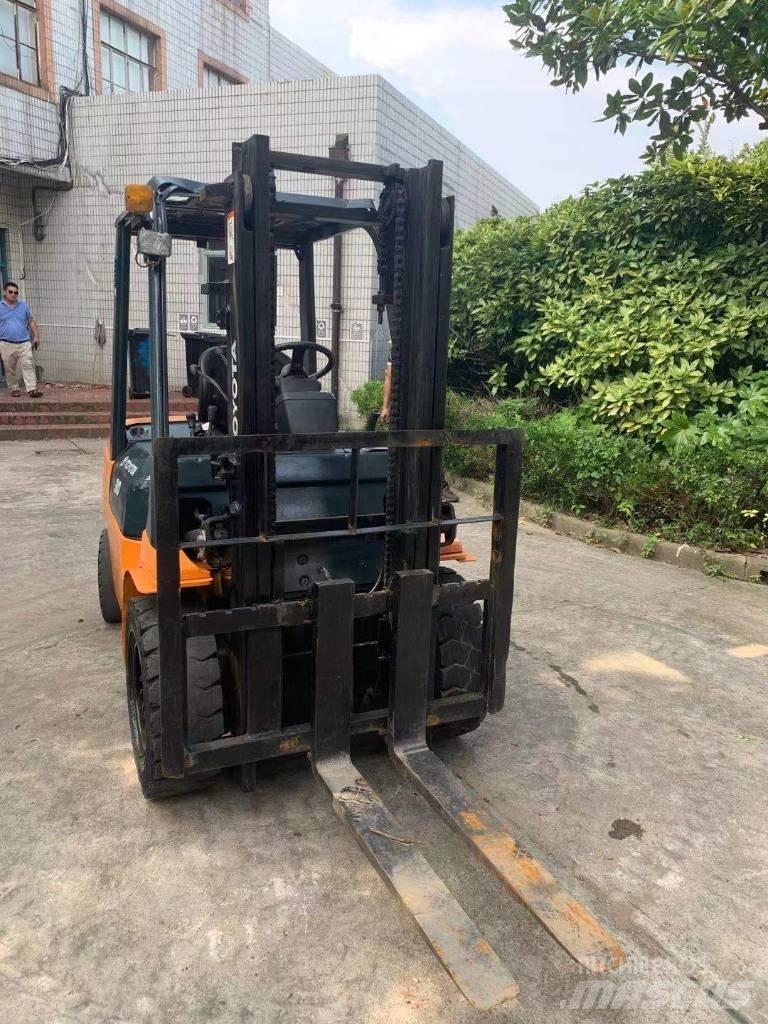 Toyota 30-5 FBL 25 Teleskopiskie manipulatori