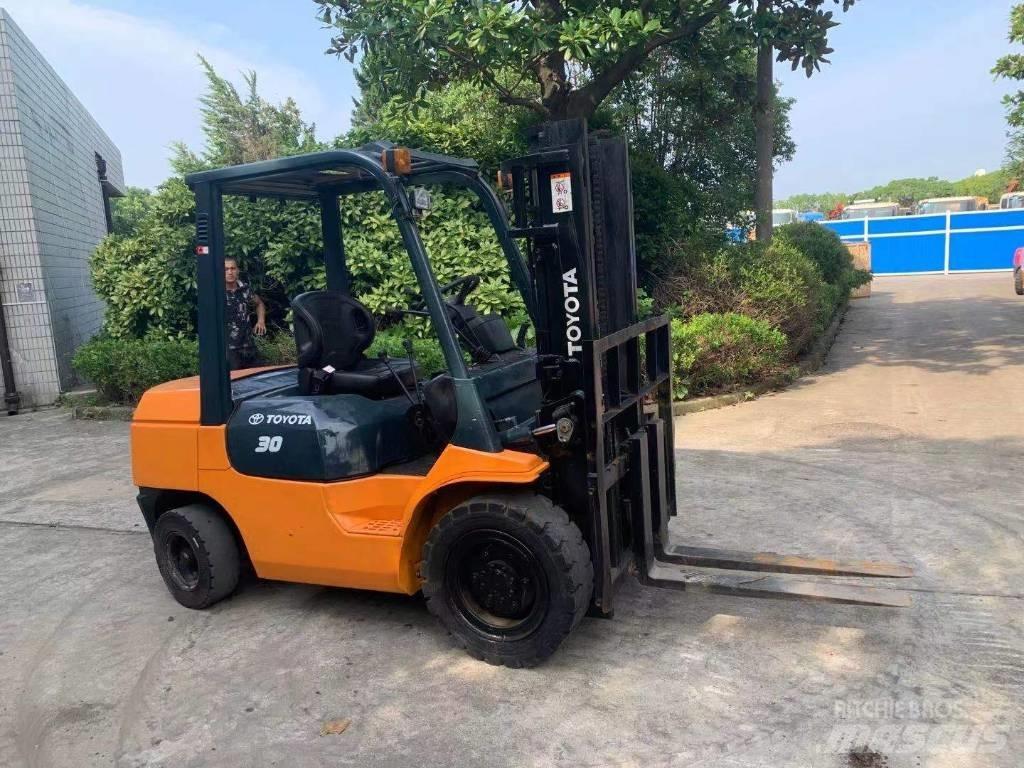 Toyota 30-5 FBL 25 Teleskopiskie manipulatori