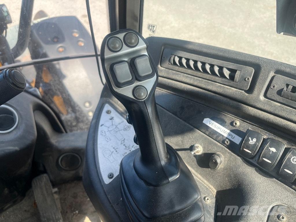 JCB 409 / Myyty, Sold Iekrāvēji uz riteņiem