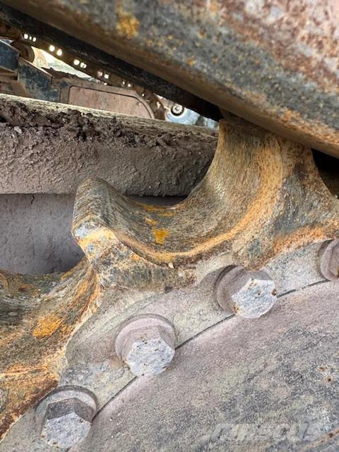 Hitachi ZX650LCH Kāpurķēžu ekskavatori